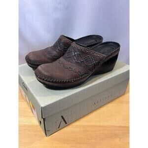 Clarks Artisan Collection Brown Leather Stitched Wedge Mules Women's Sz: 7M